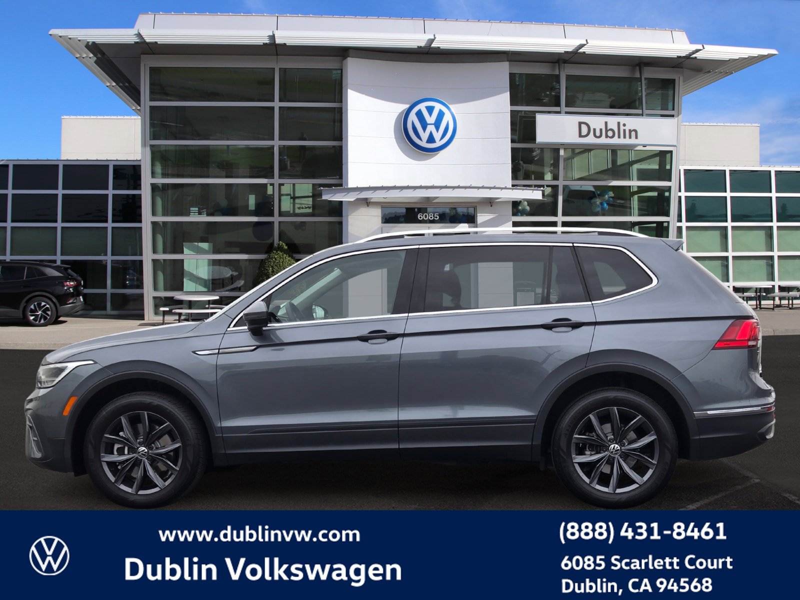 Certified 2023 Volkswagen Tiguan SE w/ Panoramic Sunroof Package FWD image 7