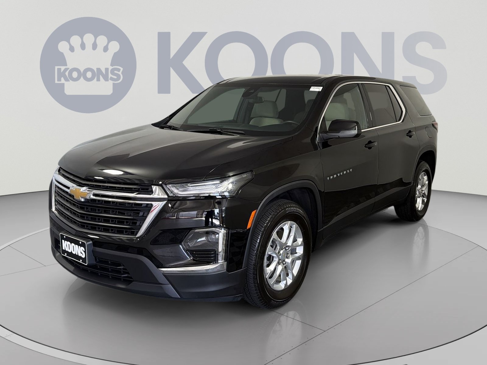 Used 2023 Chevrolet Traverse LS