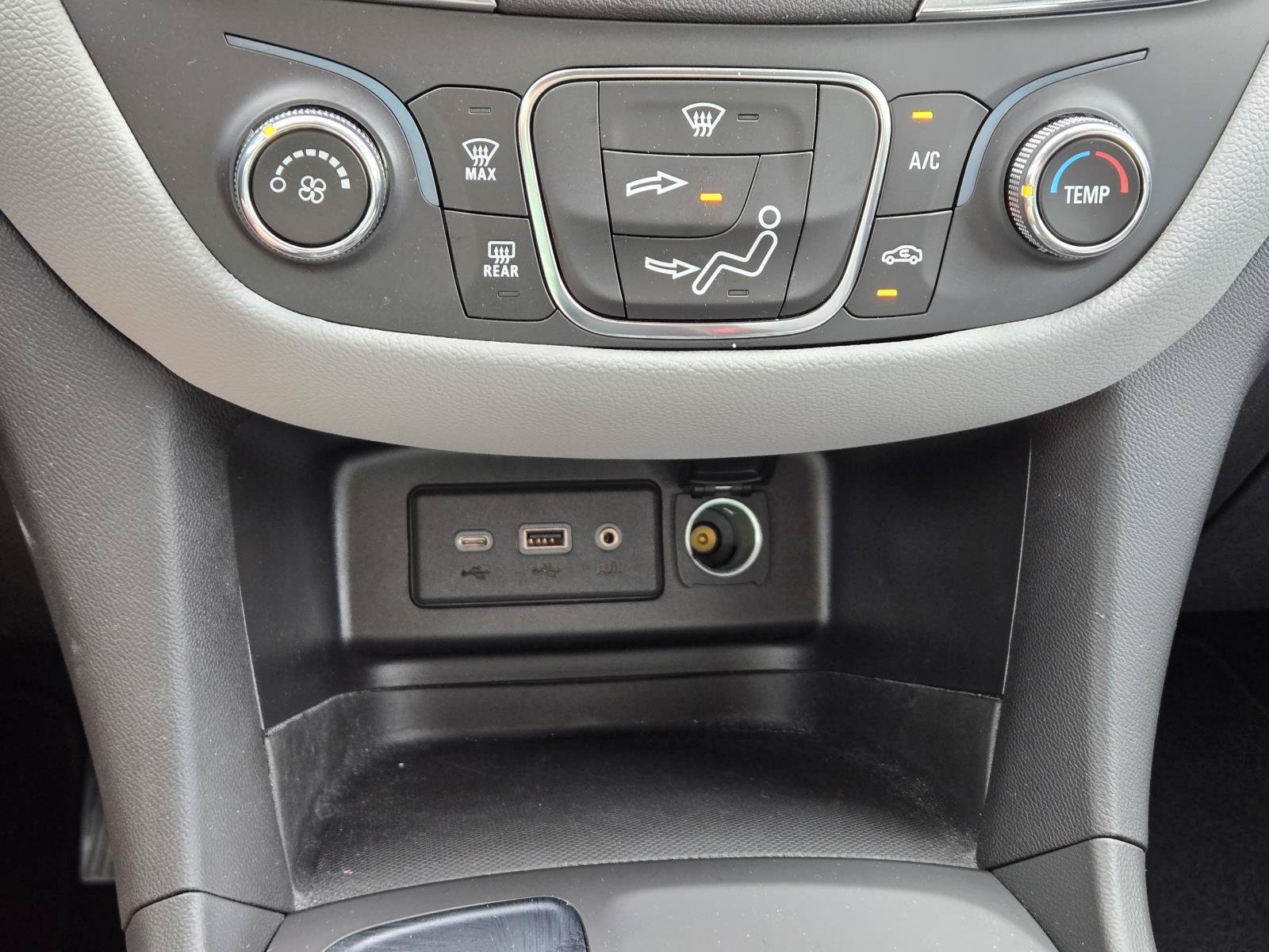 Used 2023 Chevrolet Equinox LS w/ LS Convenience Package FWD image 29