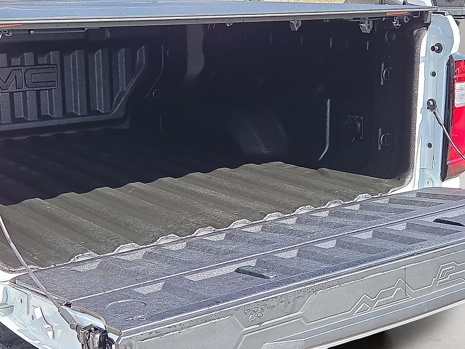 Used 2025 GMC Canyon AT4 image 9