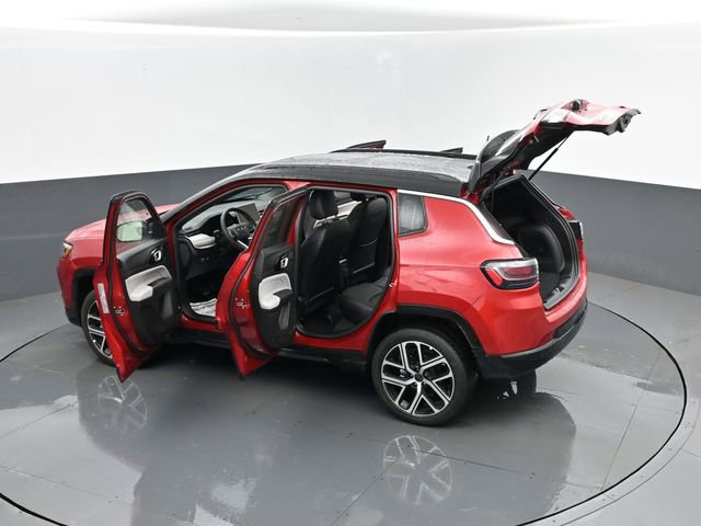 Used 2025 Jeep Compass Limited w/ Elite Group image 29