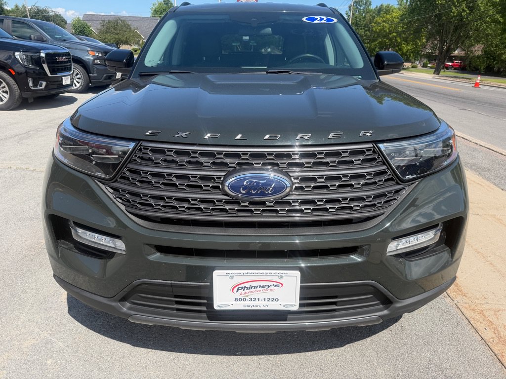 Used 2022 Ford Explorer XLT w/ Equipment Group 202A AWD/4WD image 2