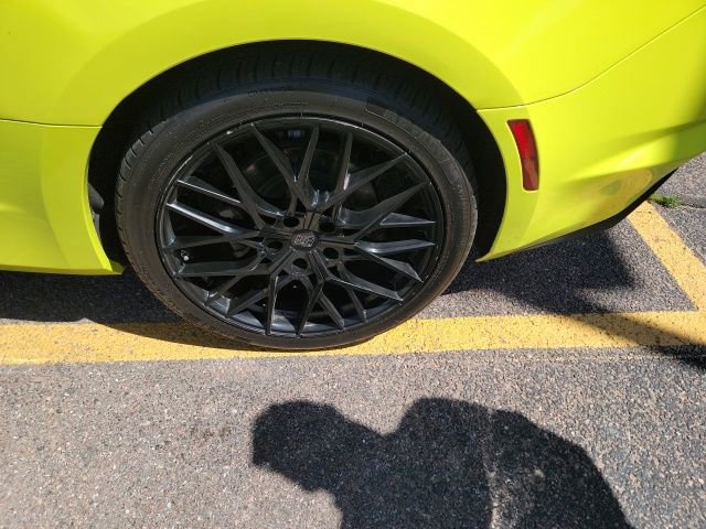 Used 2020 Chevrolet Camaro LT RWD image 9
