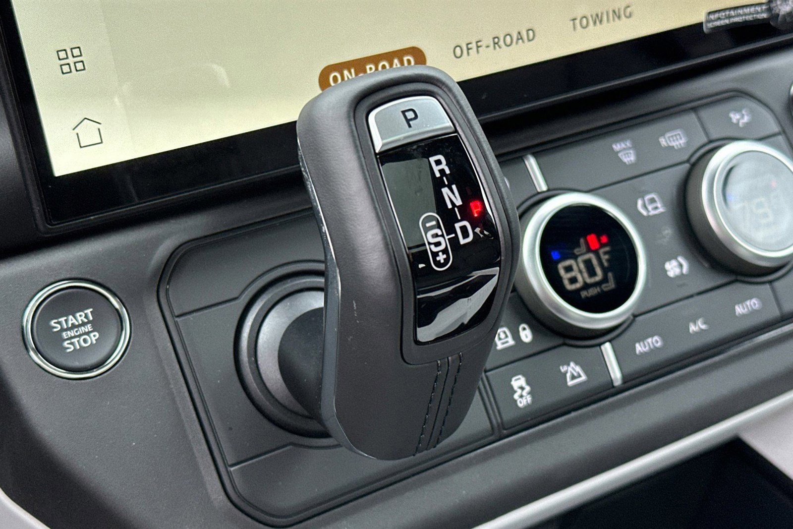 New 2026 Land Rover Defender 130 X-Dynamic SE image 24
