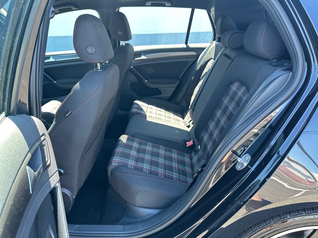 Used 2018 Volkswagen GTI SE FWD image 15