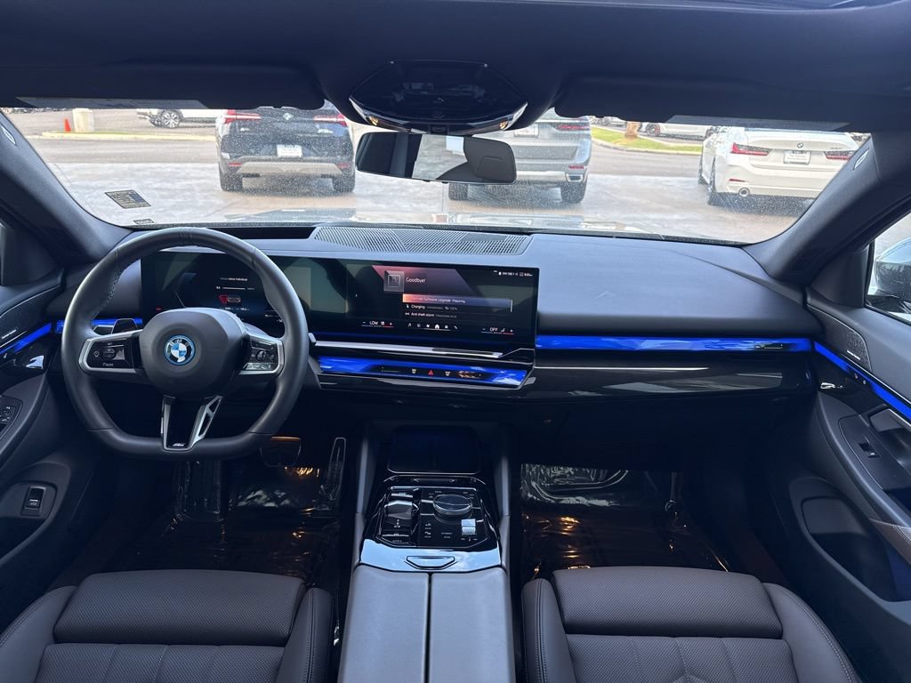 Used 2025 BMW i5 eDrive40i w/ M Sport Package RWD image 14