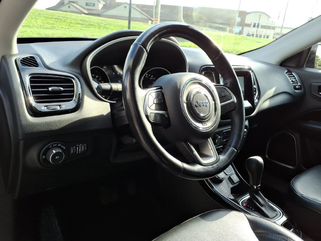 Used 2019 Jeep Compass Latitude AWD/4WD image 14