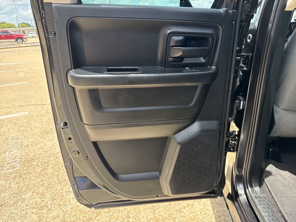 Used 2018 RAM 1500 Express w/ Black Ram 1500 Express Group AWD/4WD image 24