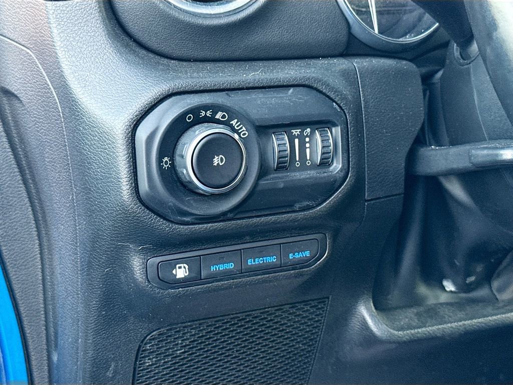 Used 2022 Jeep Wrangler Unlimited Sahara w/ Cold Weather Group image 11