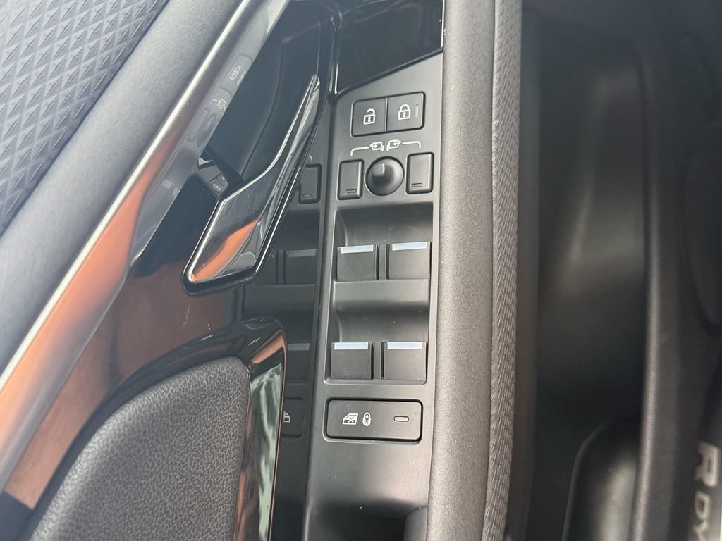 Used 2023 Land Rover Range Rover Evoque R-Dynamic S AWD/4WD image 38
