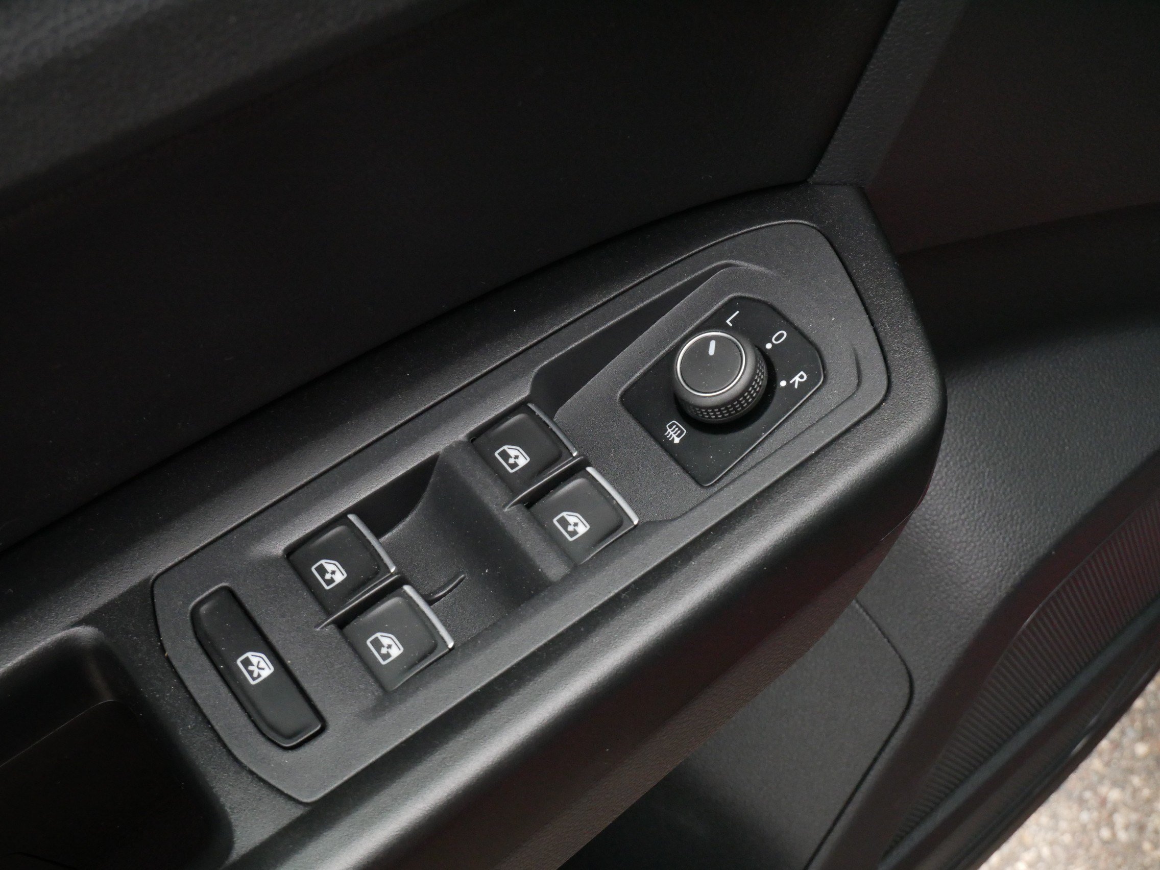 Used 2018 Volkswagen Atlas SE FWD image 19