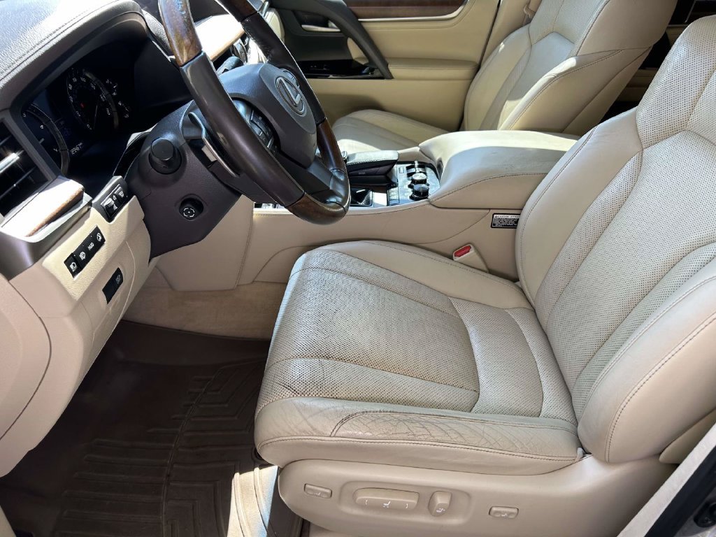 Used 2017 Lexus LX 570 4WD w/ Luxury Package image 13