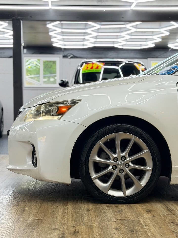 Used 2013 Lexus CT 200h w/ Seat Comfort Pkg FWD image 3