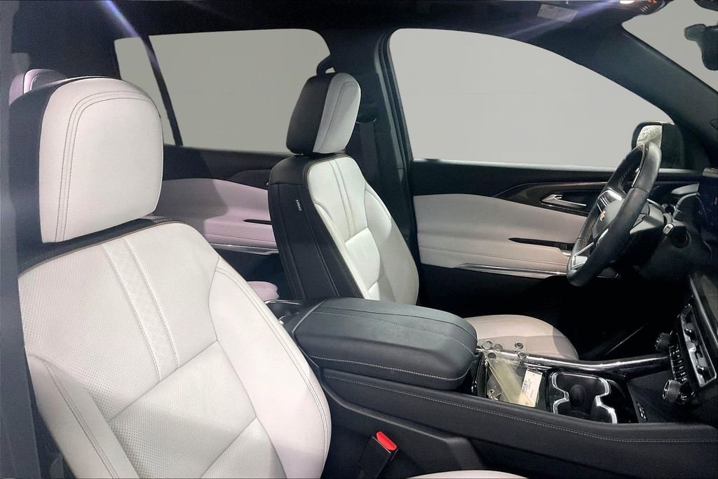 Used 2024 Chevrolet Traverse RS image 32