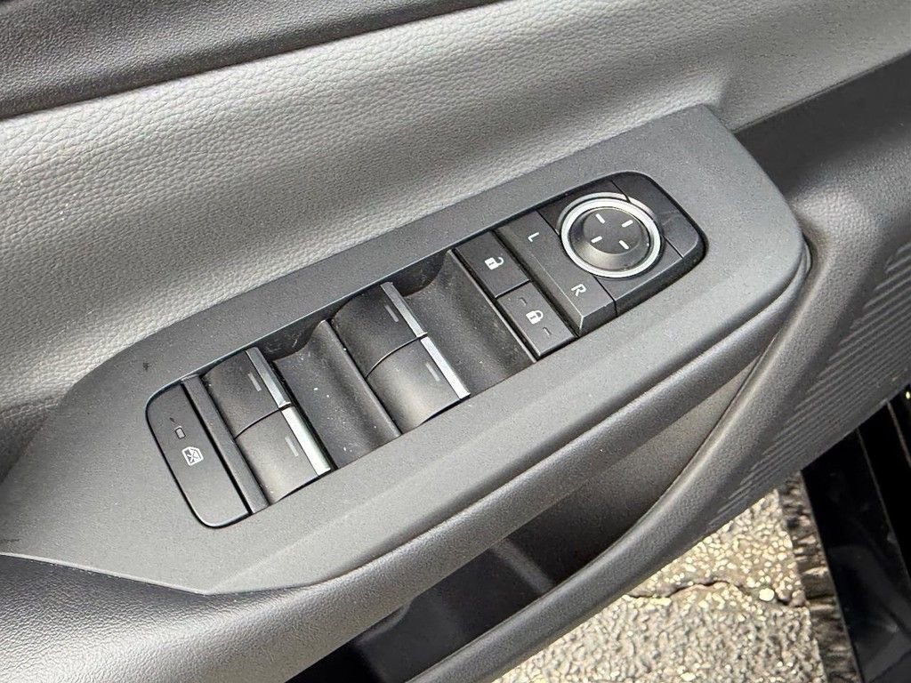 Used 2025 Toyota Prius XLE image 16