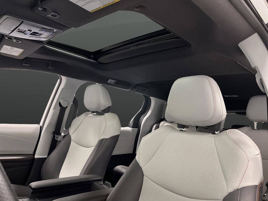 Used 2024 Toyota Sienna XSE image 7
