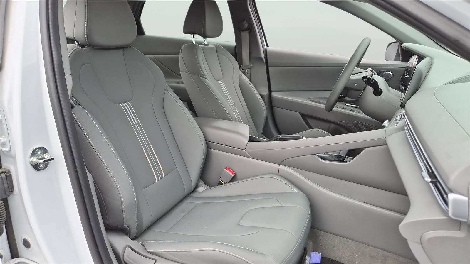 Used 2024 Hyundai Elantra SEL FWD image 14