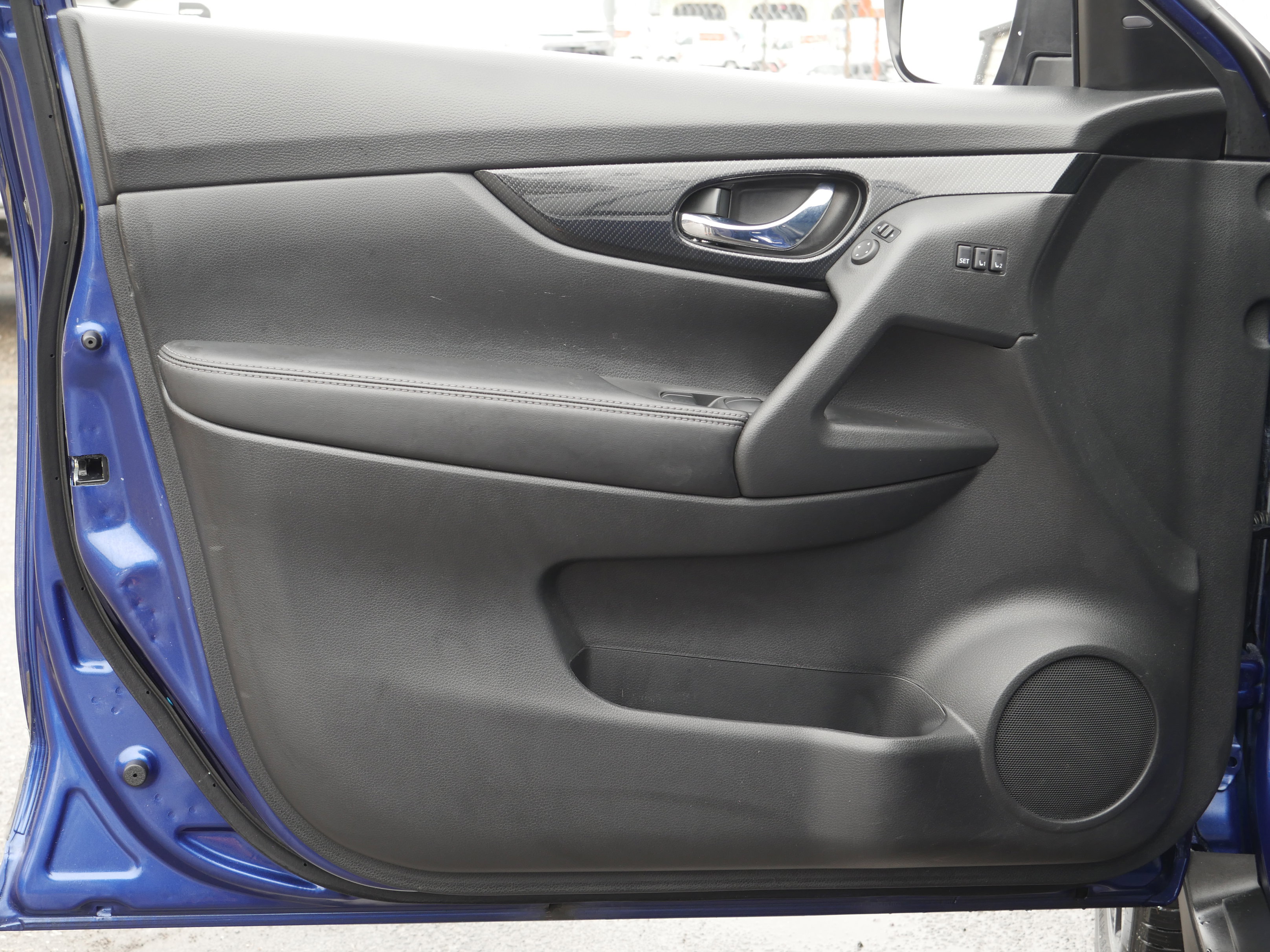 Used 2018 Nissan Rogue SL w/ Premium Package image 32