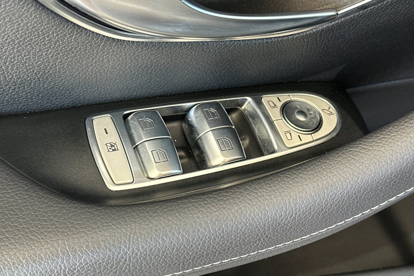 Used 2022 Mercedes-Benz E 350 Sedan image 13