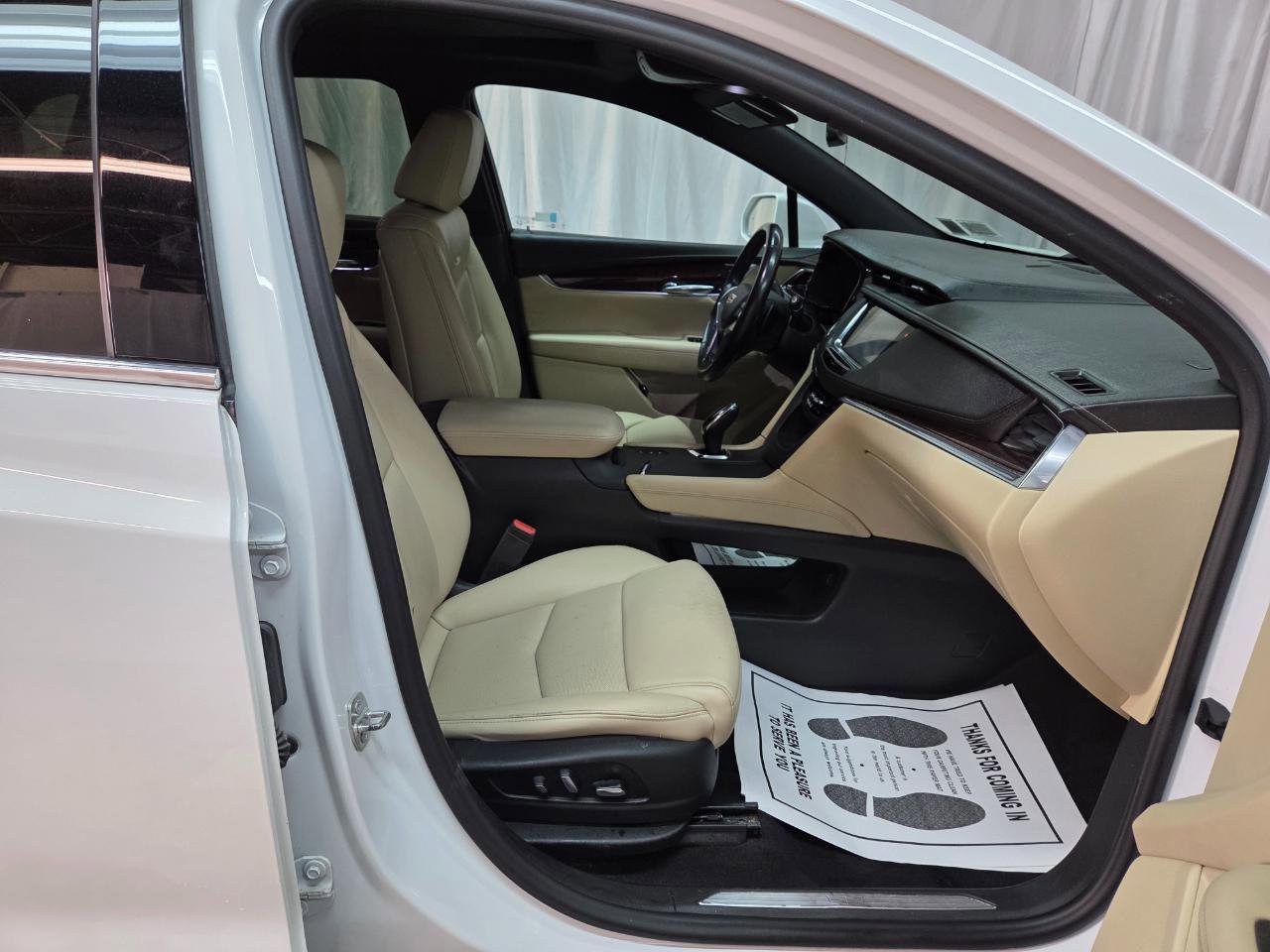 Used 2018 Cadillac XT5 Luxury w/ Driver Awareness Package AWD/4WD image 13
