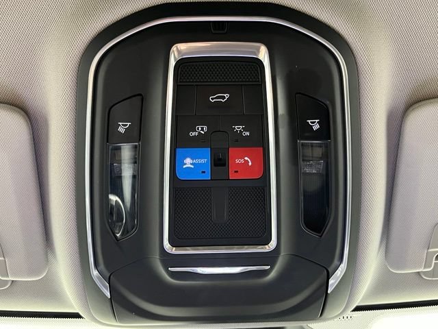 Used 2022 Jeep Grand Cherokee L Limited AWD/4WD image 17