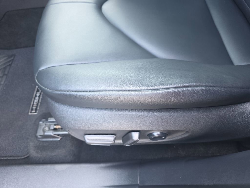 Certified 2025 Toyota Highlander XLE AWD/4WD image 16