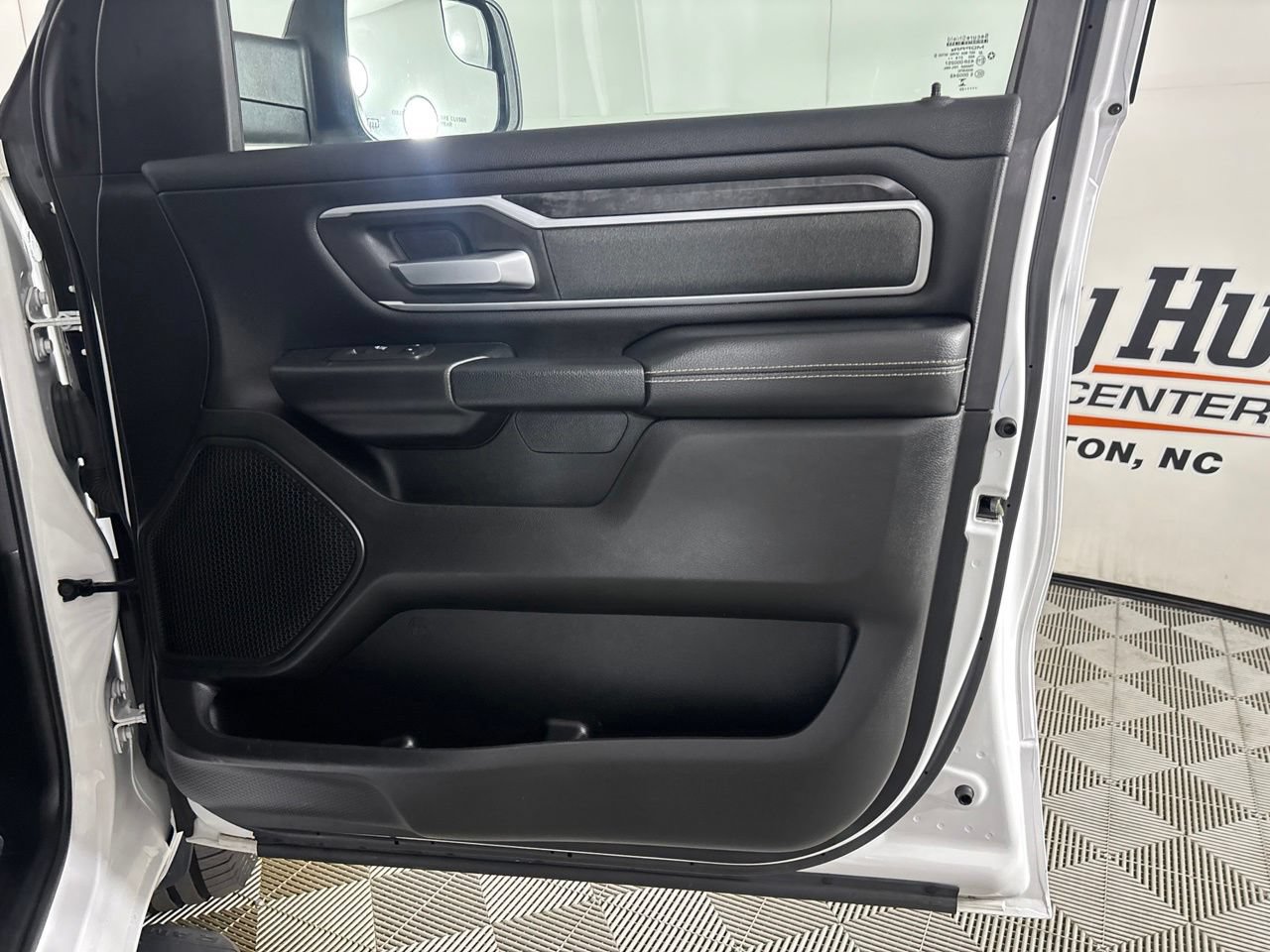Used 2023 RAM 1500 Big Horn AWD/4WD image 28