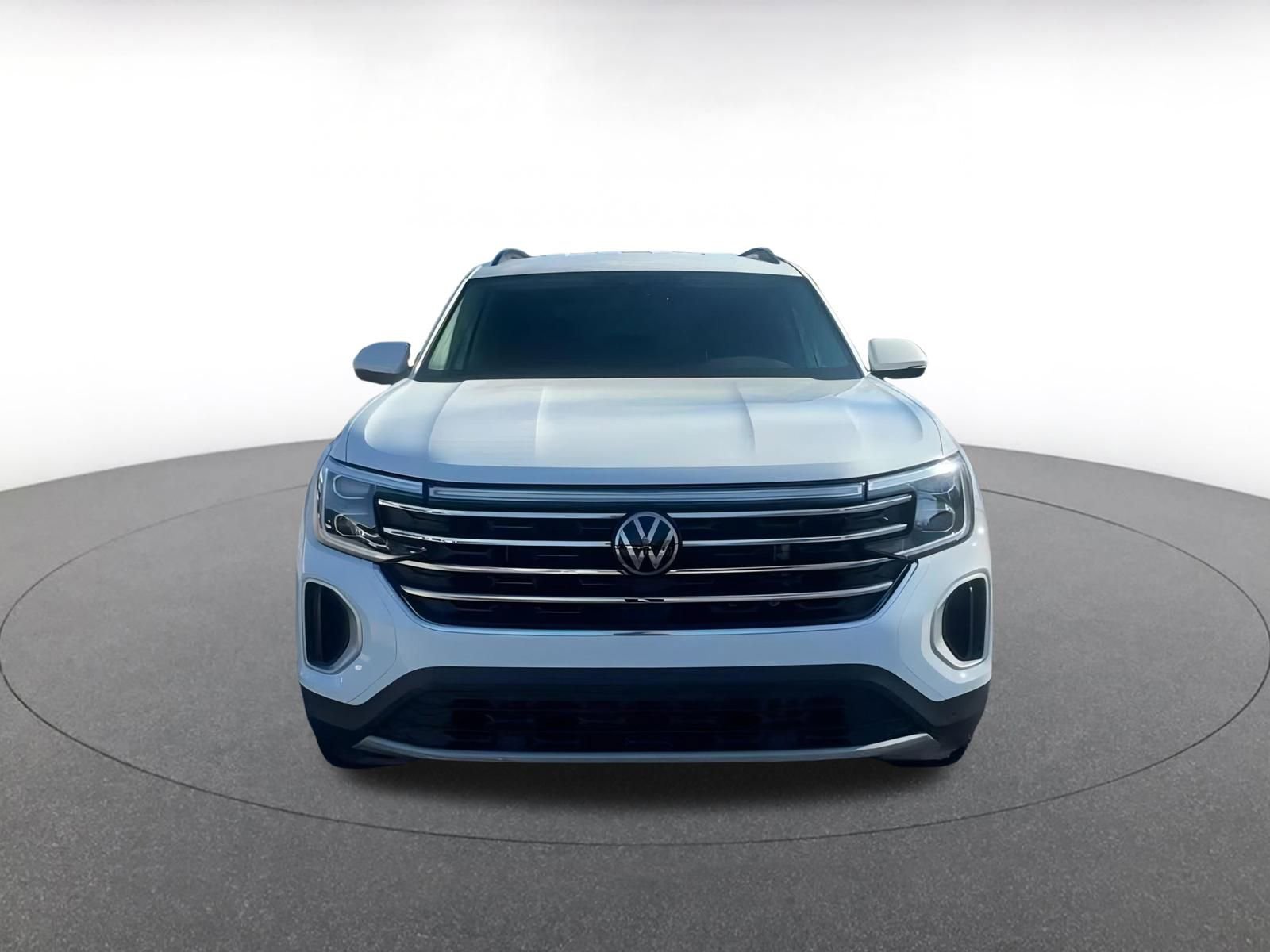 Used 2025 Volkswagen Atlas SE image 4