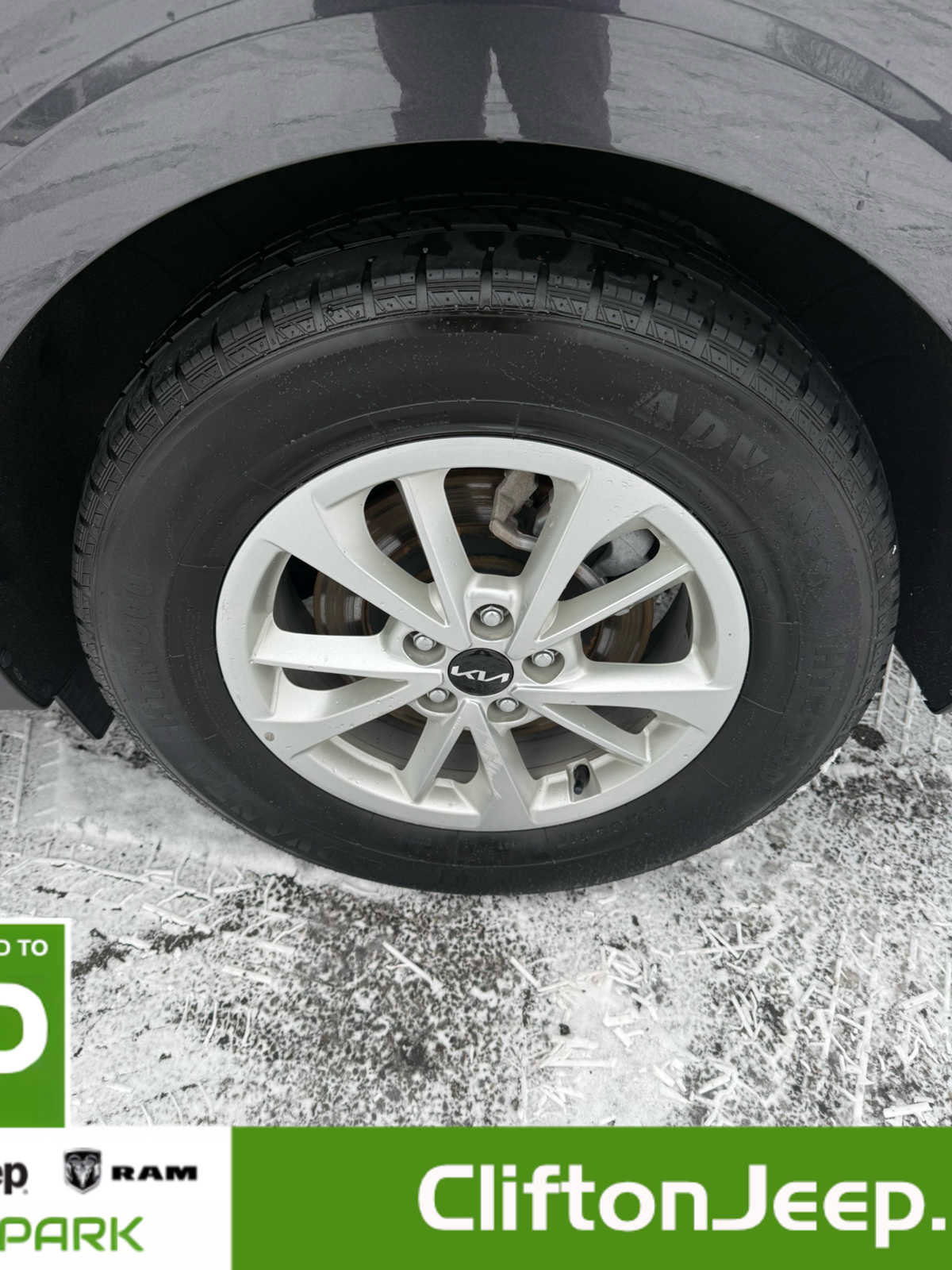 Used 2024 Kia Carnival LX image 28