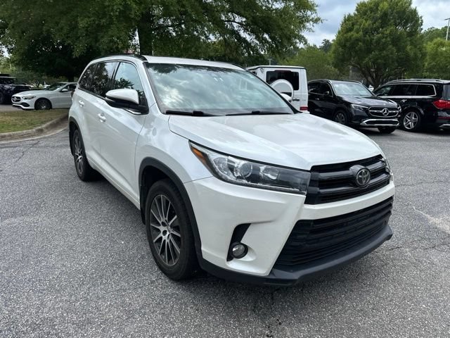 Used 2017 Toyota Highlander SE AWD/4WD image 3
