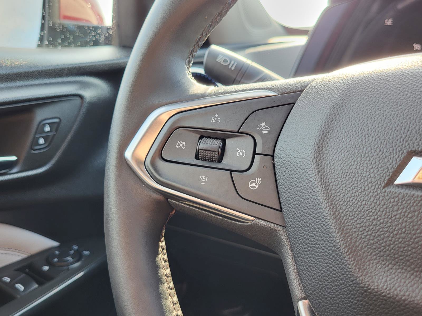 Used 2025 Chevrolet Trax LT w/ LT Convenience Package image 22