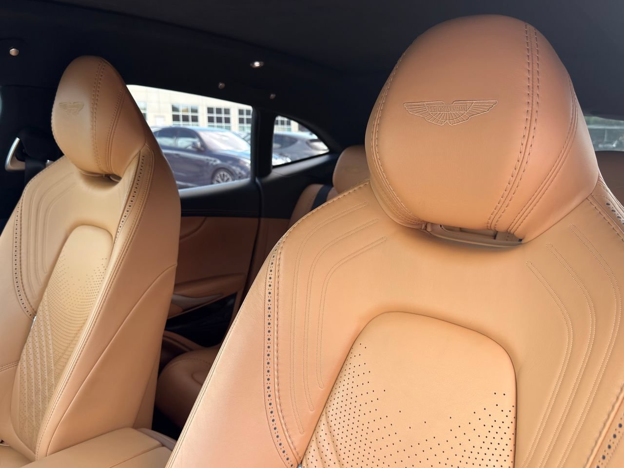 Used 2021 Aston Martin DBX AWD/4WD image 17
