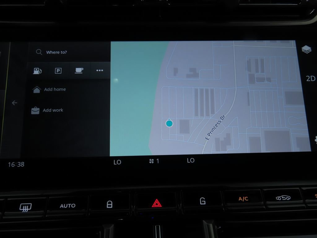 Used 2025 Aston Martin V8 Vantage Coupe image 15