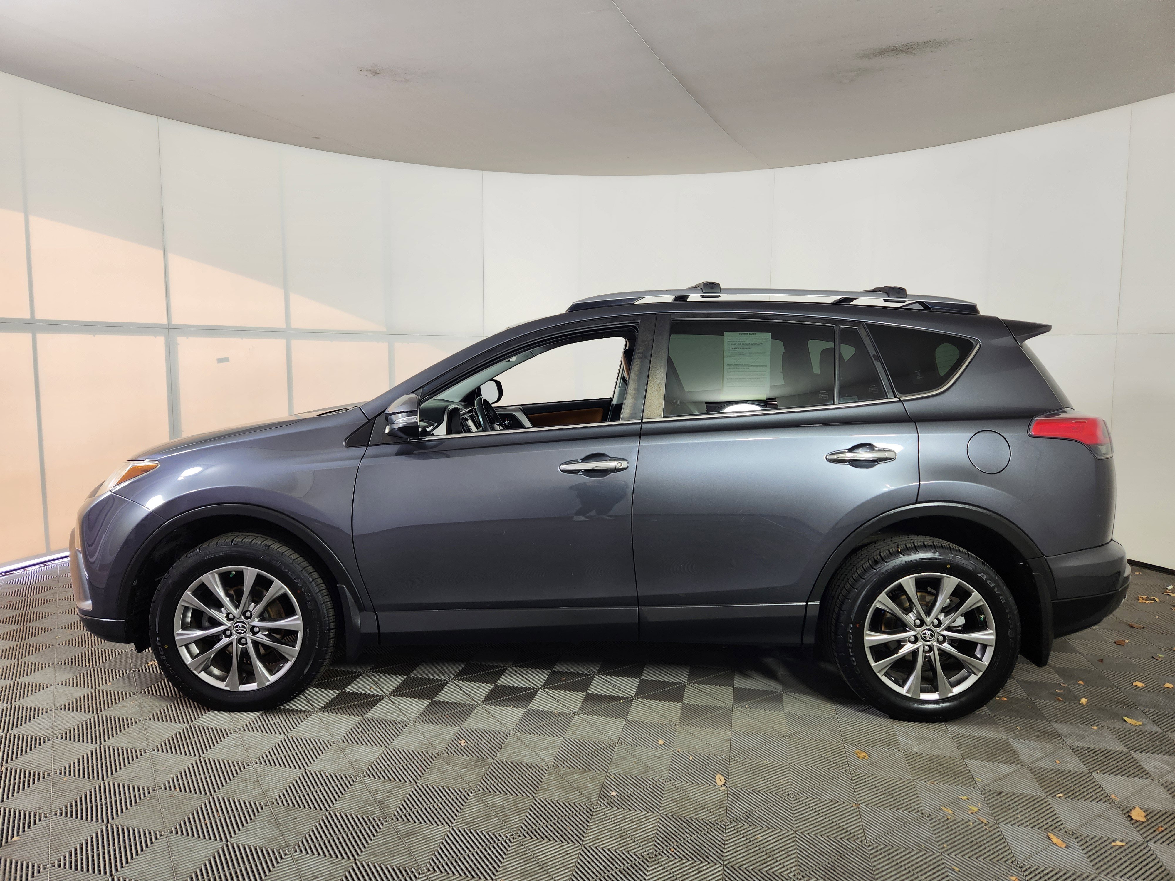 Used 2017 Toyota RAV4 Limited image 4