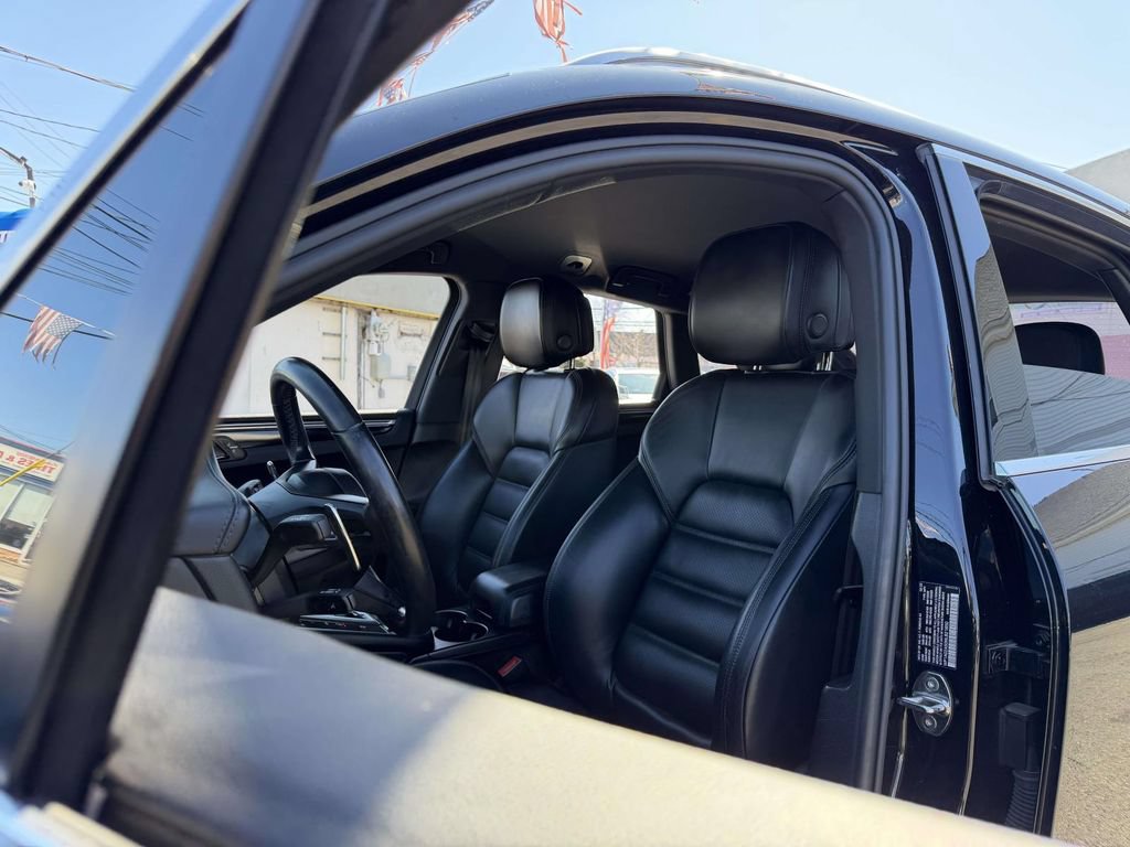 Used 2022 Porsche Macan S AWD/4WD image 23