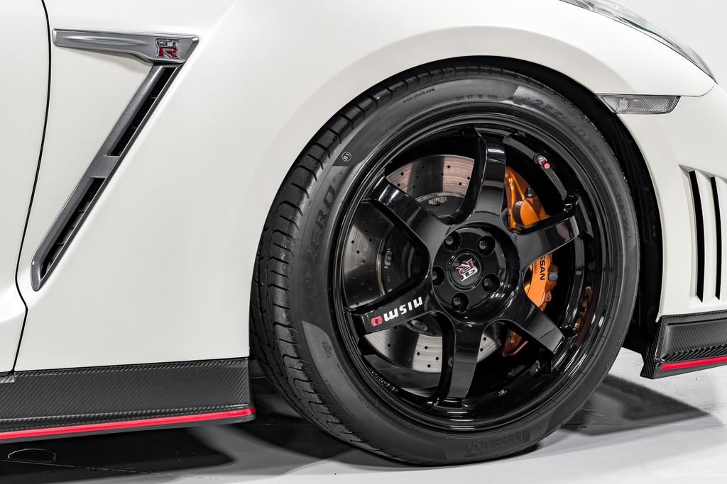 Used 2016 Nissan GT-R NISMO AWD/4WD image 43