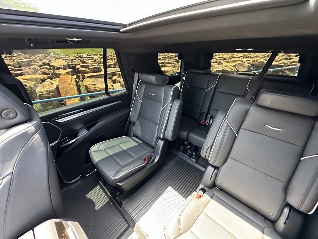 Used 2025 Cadillac Escalade Sport RWD image 32