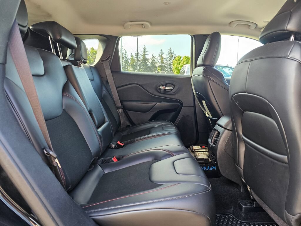 Used 2020 Jeep Cherokee Trailhawk AWD/4WD image 12