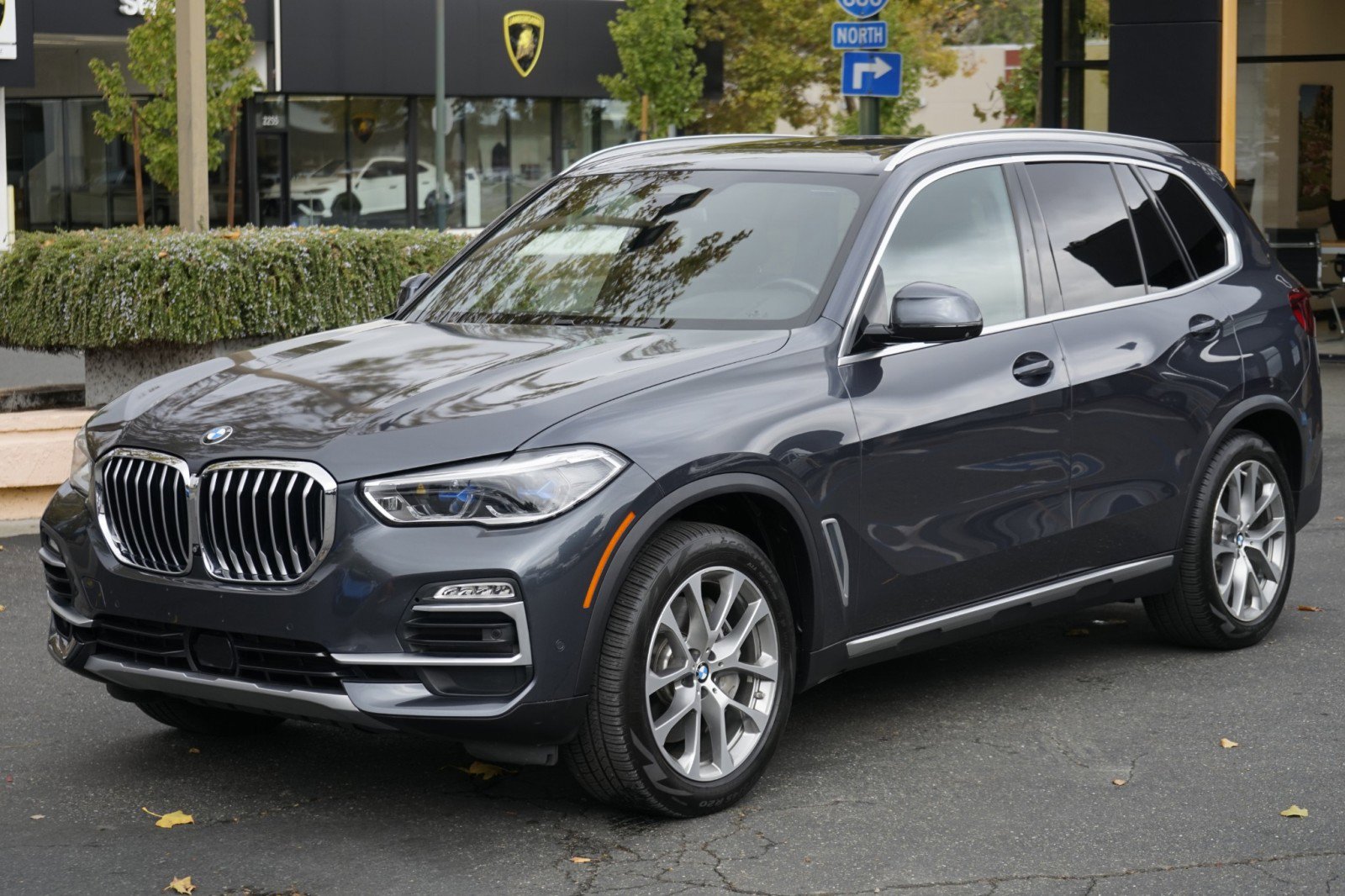 Used 2020 BMW X5 xDrive50i w/ Executive Package AWD/4WD image 3