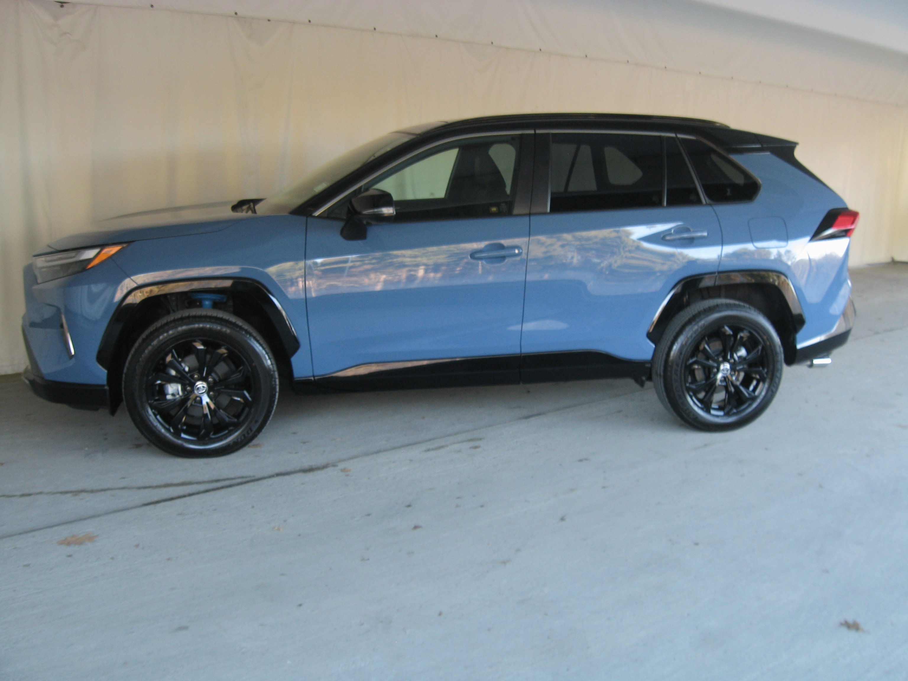 Used 2025 Toyota RAV4 XSE w/ Advanced Technology Package image 24