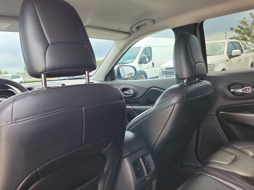 Used 2020 Jeep Cherokee Latitude Plus FWD image 11