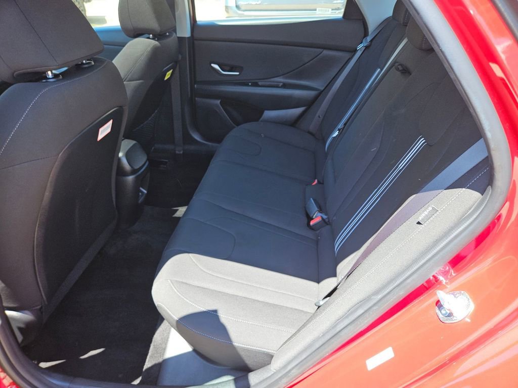Used 2025 Hyundai Elantra SEL FWD image 28