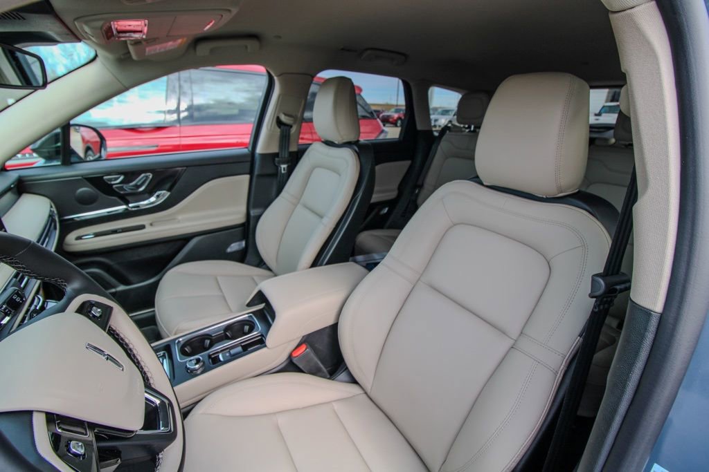 Used 2026 Lincoln Corsair Premiere image 14