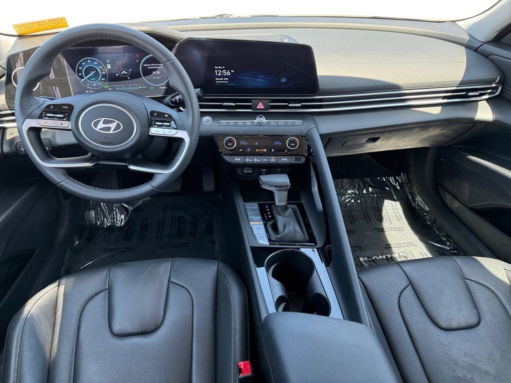 Certified 2025 Hyundai Elantra Limited image 10