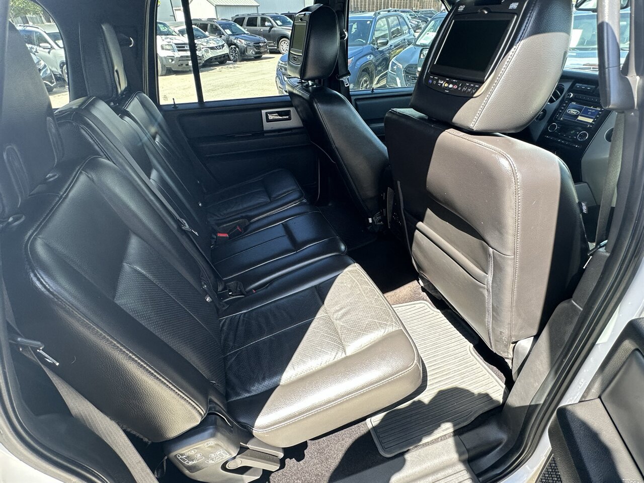 Used 2014 Ford Expedition EL Limited w/ Equipment Group 301A AWD/4WD image 8