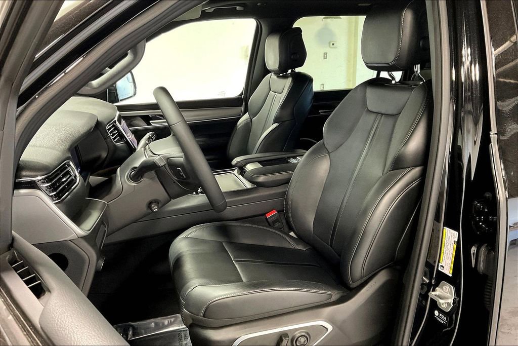 New 2025 Jeep Wagoneer L Series II w/ Premium Group I image 33