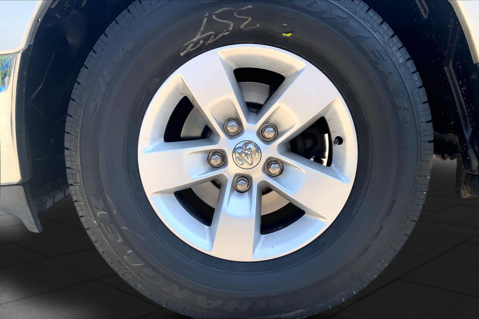 Used 2015 RAM 1500 Classic SLT RWD image 11