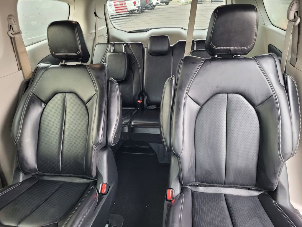 Used 2024 Chrysler Pacifica Select image 11