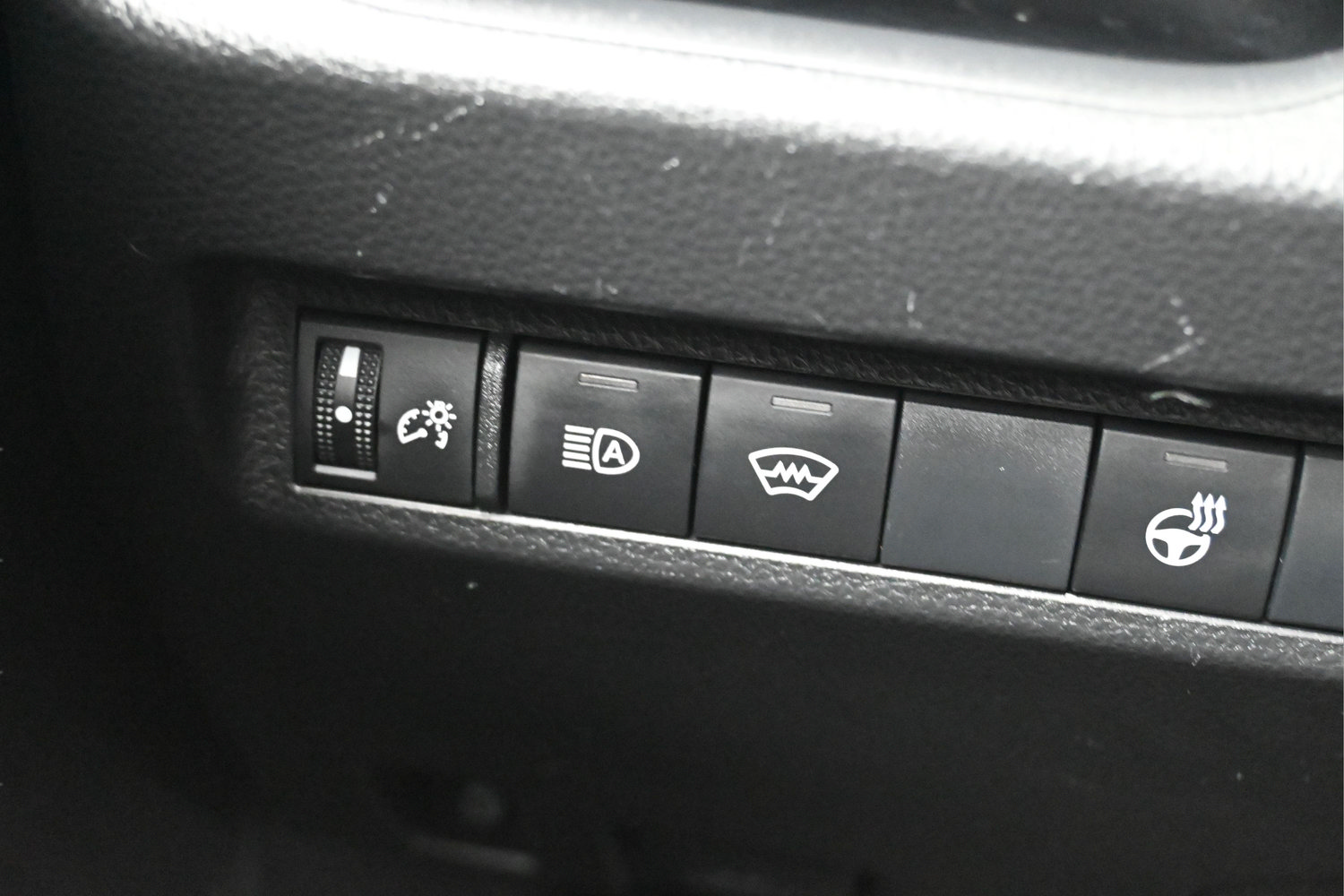 Used 2023 Toyota RAV4 SE w/ Weather & Moonroof Package AWD/4WD image 19