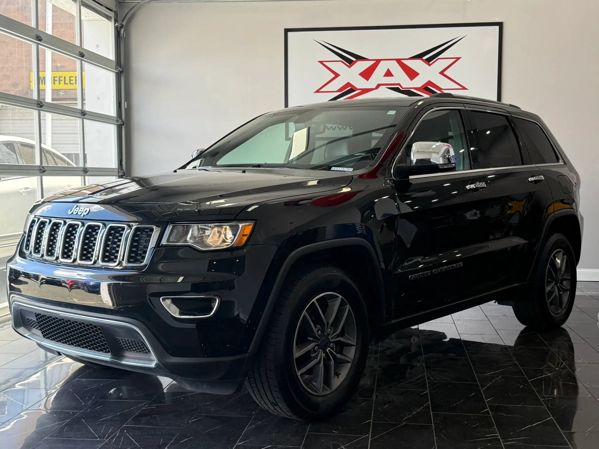 Used 2020 Jeep Grand Cherokee Limited AWD/4WD image 3
